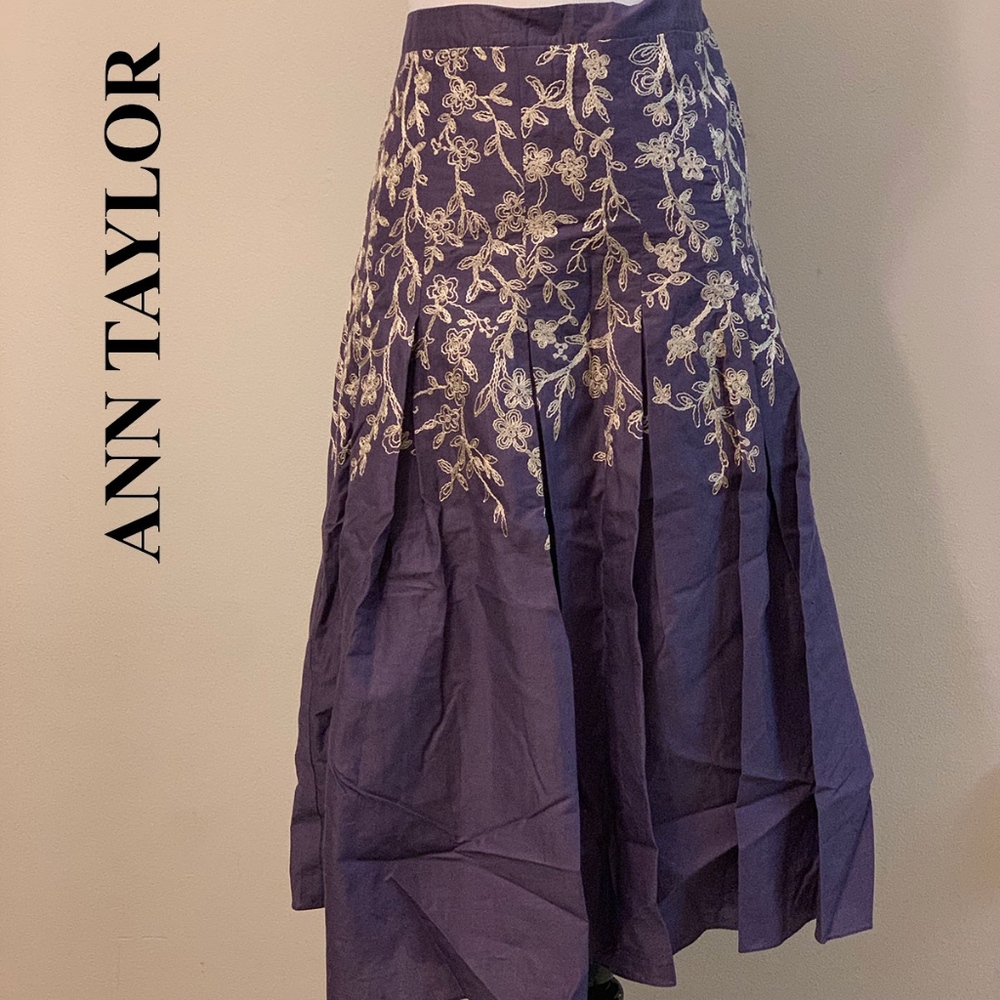 Ann Taylor Skirt with Embroidery Size 8 - Picture 2 of 8